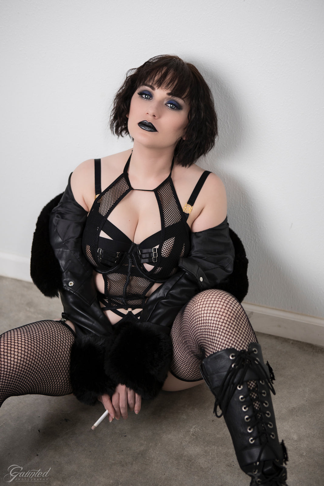 Grunge by Gaunted - Sitting - Limited Edition